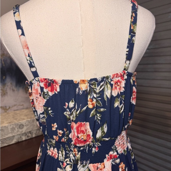 Woman's Xhilaration Wide Leg V Neck Navy and Pink Floral Jumpsuit. Size S - Picture 7 of 8